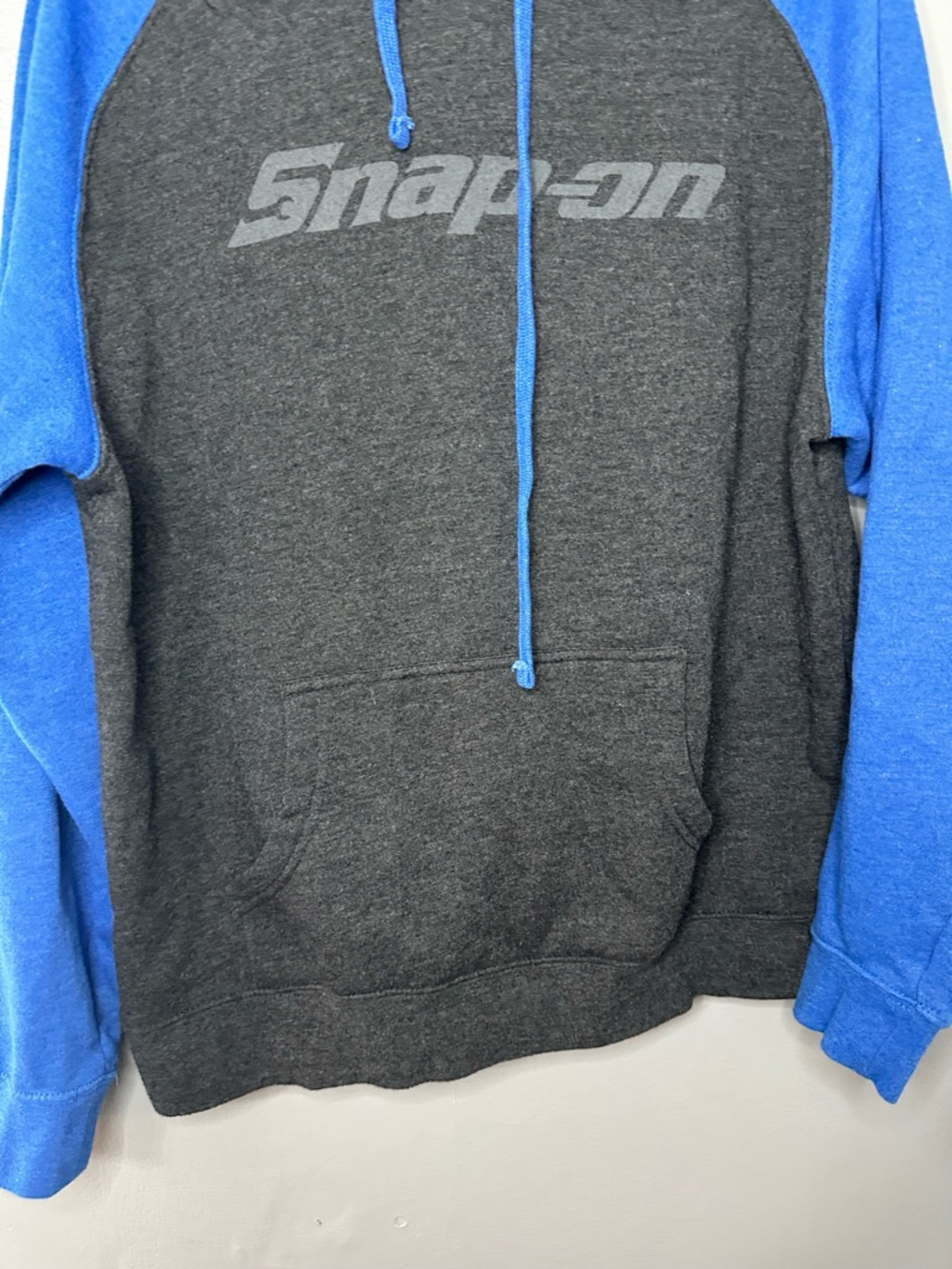 Snap On Men’s Two-Tone Blue and Charcoal Hooded Pullover - Picture 3 of 13